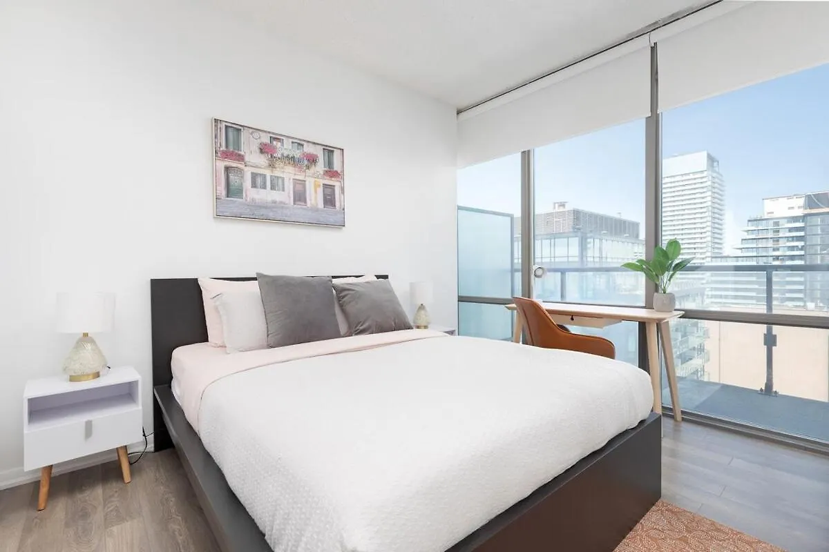 토론토 Huge 2Bd 2Ba With Sofa Bed And Cn Tower View! 아파트