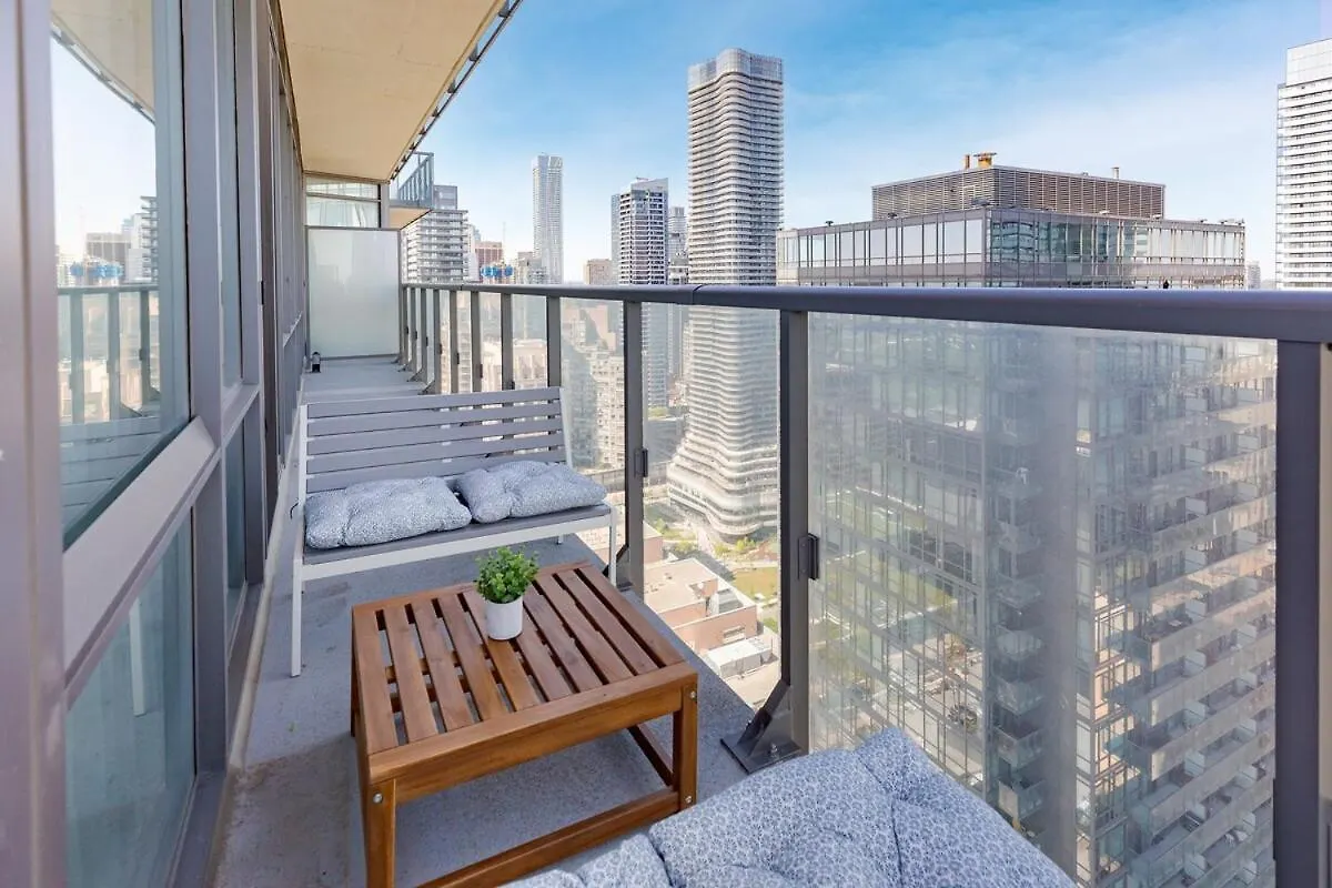토론토 Huge 2Bd 2Ba With Sofa Bed And Cn Tower View! 아파트